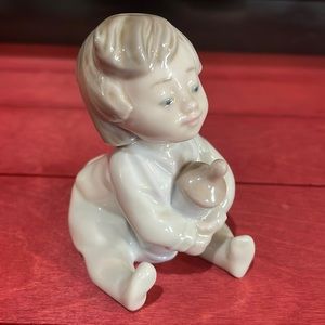 NAO by Lladro 1073  "Bedtime Snack"